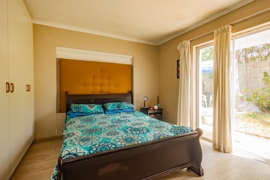 6 Bedroom Property for Sale in Uitzicht Western Cape